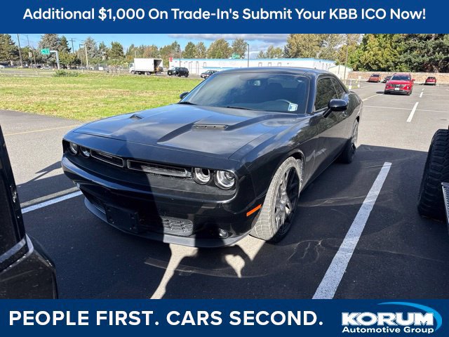 Used 2018 Dodge Challenger SXT RWD image 1