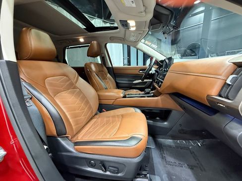 Certified 2024 Nissan Pathfinder Platinum w/ Cargo Package image 31