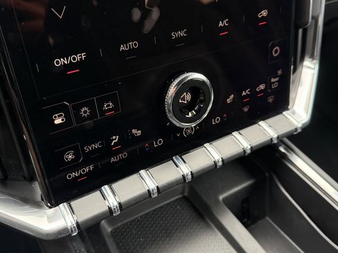 Used 2025 GMC Acadia Elevation FWD image 23