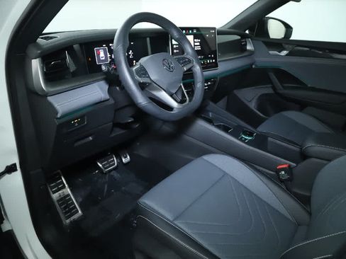 Certified 2026 Volkswagen Tiguan SE R-Line FWD image 18