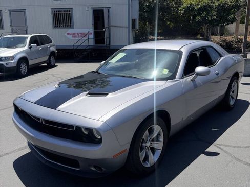 Used 2016 Dodge Challenger SXT RWD image 1