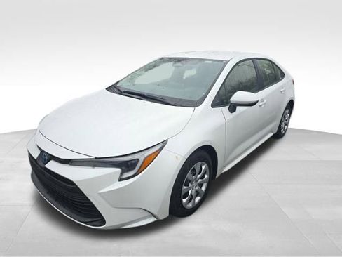 Used 2024 Toyota Corolla LE image 5