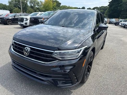Used 2024 Volkswagen Tiguan SE R-Line AWD/4WD image 2