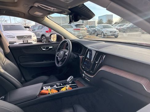 Used 2023 Volvo XC60 B5 Ultimate w/ Climate Package image 13
