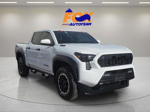 Used 2024 Toyota Tacoma TRD Off-Road image 7
