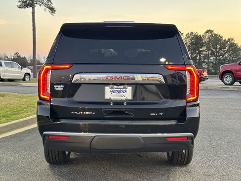 Used 2022 GMC Yukon XL SLT w/ SLT Premium Package image 9