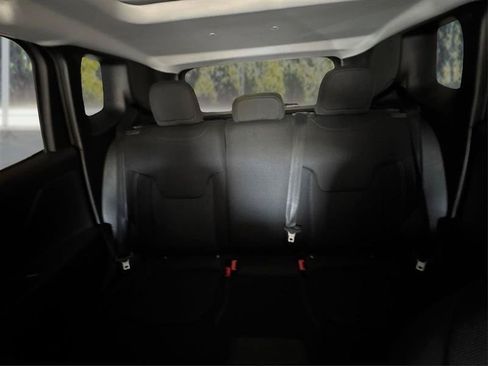 Used 2023 Jeep Renegade Altitude w/ Sun/Sound Group AWD/4WD image 14