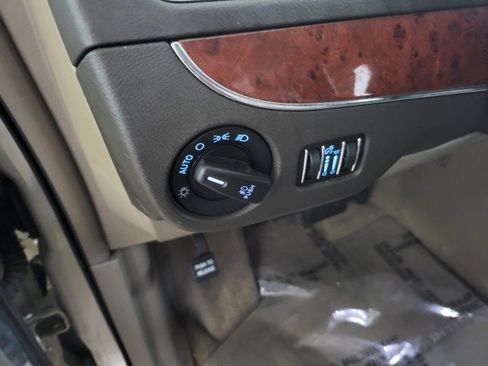 Used 2013 Chrysler Town & Country Touring-L w/ Driver Convenience Group image 6