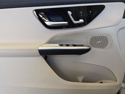 Used 2024 Mercedes-Benz GLC 300 4MATIC image 28