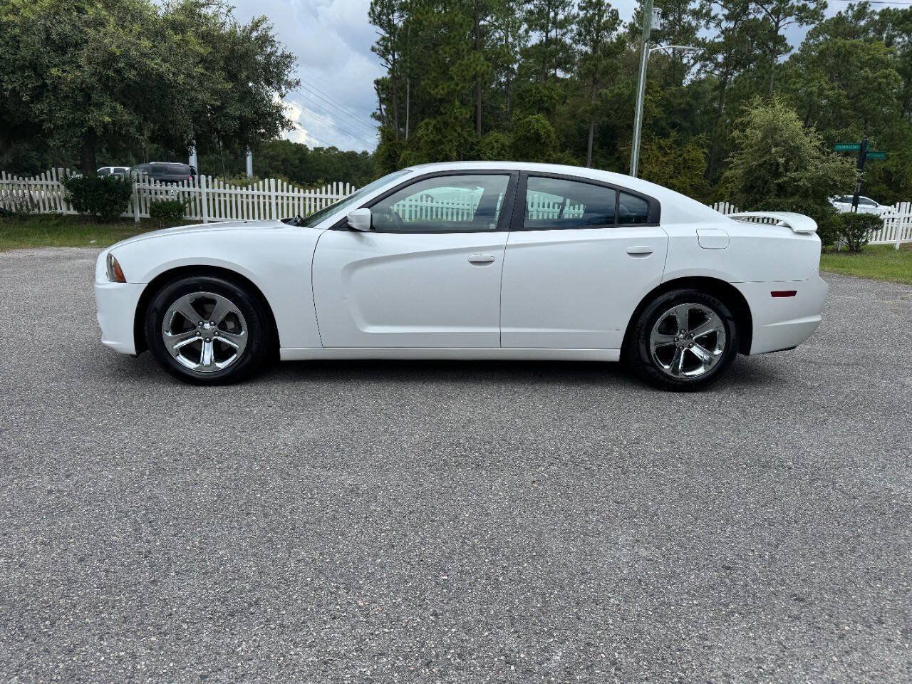 Used 2014 Dodge Charger SE w/ Sport Appearance Group RWD image 3