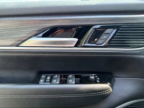 Used 2024 Jeep Wagoneer Series II w/ Flexible Seating Group RWD image 17