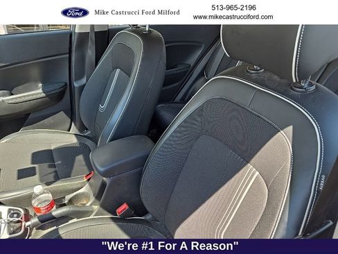 Used 2022 Hyundai Venue Limited w/ Cargo Package FWD image 10