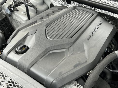 Certified 2025 Porsche Macan image 35