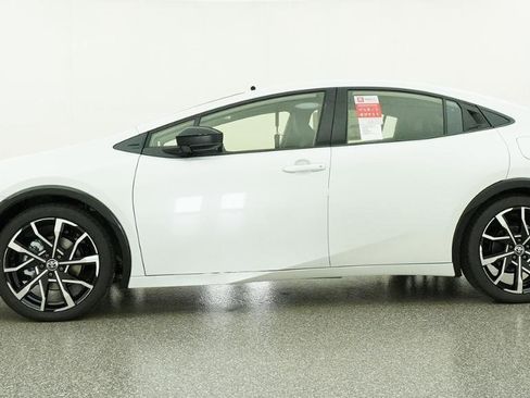 New 2026 Toyota Prius Plug-In Hybrid image 5