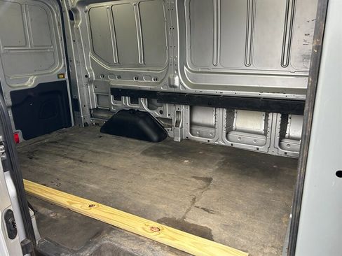 Used 2015 Ford Transit 250 130 Medium Roof image 11