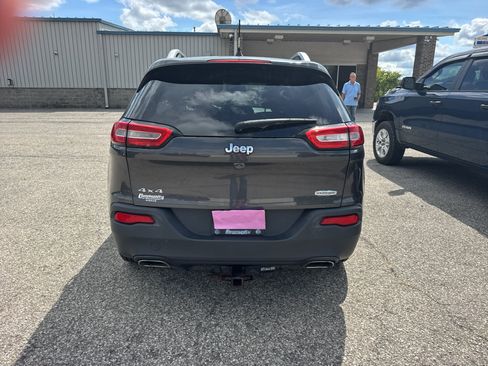 Used 2016 Jeep Cherokee Latitude AWD/4WD image 3