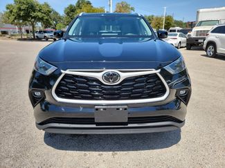 Used 2023 Toyota Highlander XLE FWD video 2
