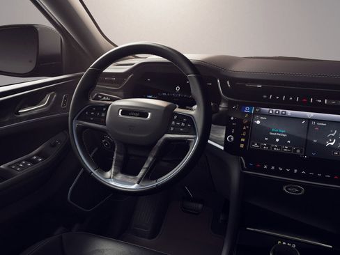 New 2026 Jeep Grand Cherokee L Limited image 9