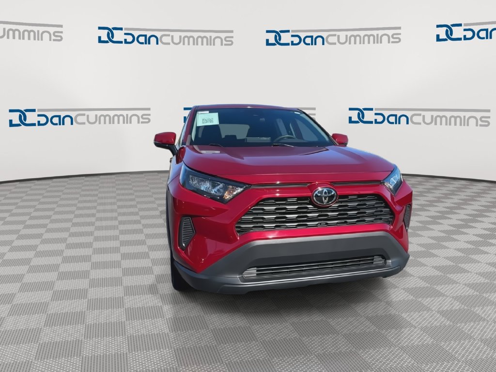 Used 2022 Toyota RAV4 LE AWD/4WD image 3
