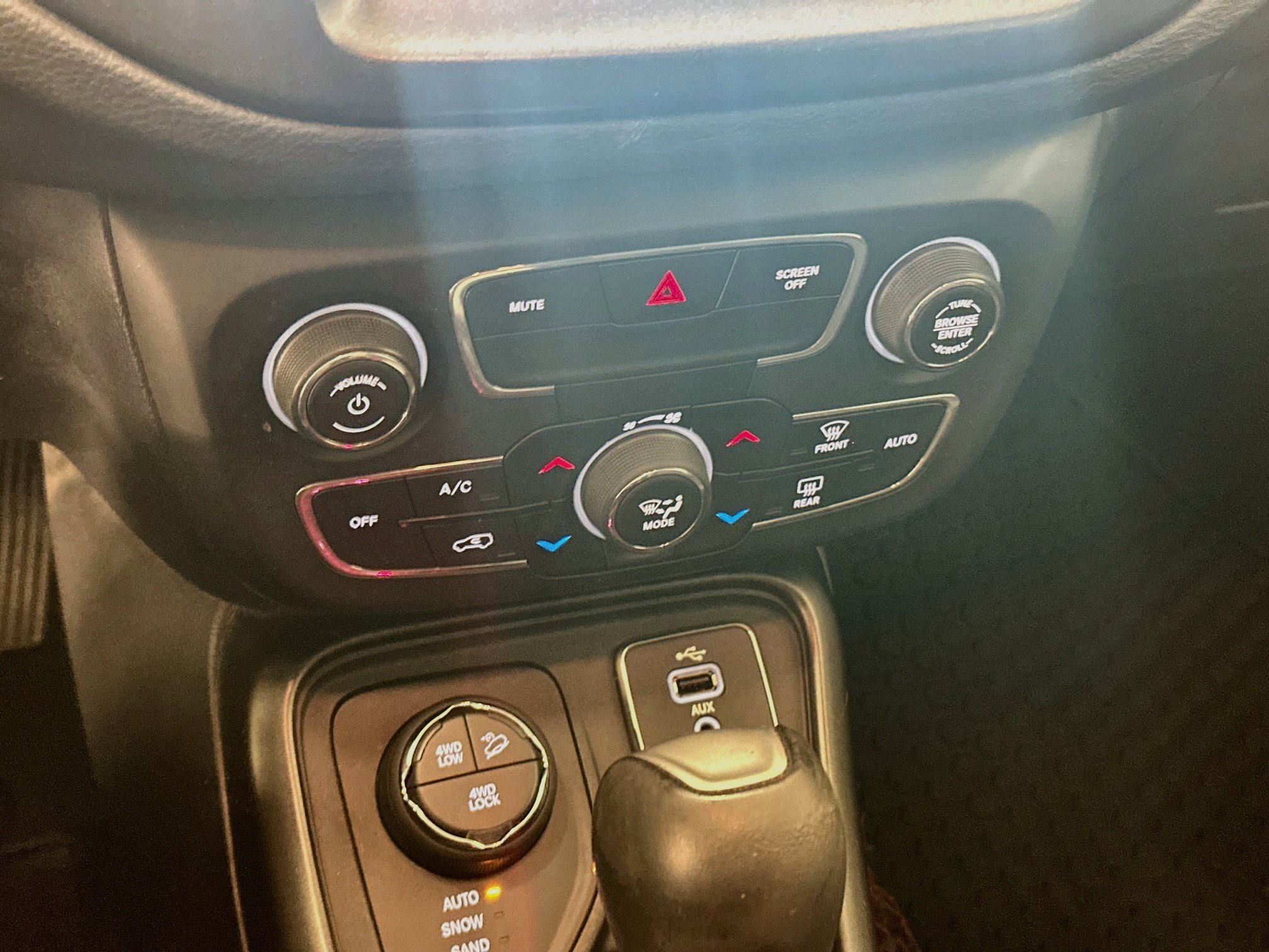 Used 2018 Jeep Compass Trailhawk w/ Navigation Group AWD/4WD image 24