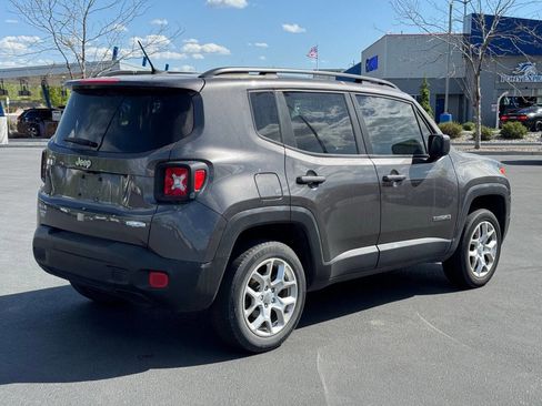 Used 2017 Jeep Renegade Latitude AWD/4WD image 7