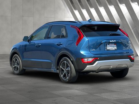 Used 2024 Kia Niro EX FWD image 6