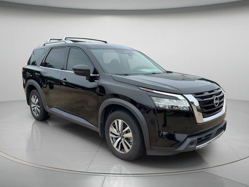 Used 2023 Nissan Pathfinder SL AWD/4WD image 7