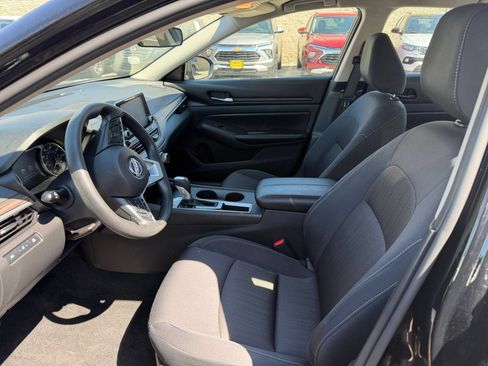 Used 2025 Nissan Altima 2.5 SV FWD image 27