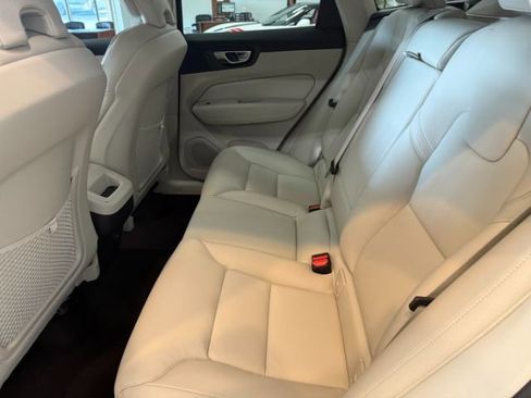 Used 2023 Volvo XC60 B5 Plus image 7