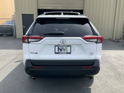 Used 2021 Toyota RAV4 XLE w/ XLE Grade Weather Package AWD/4WD image 4