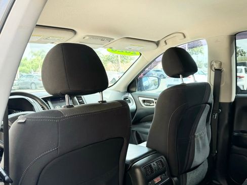 Used 2020 Nissan Pathfinder S image 17
