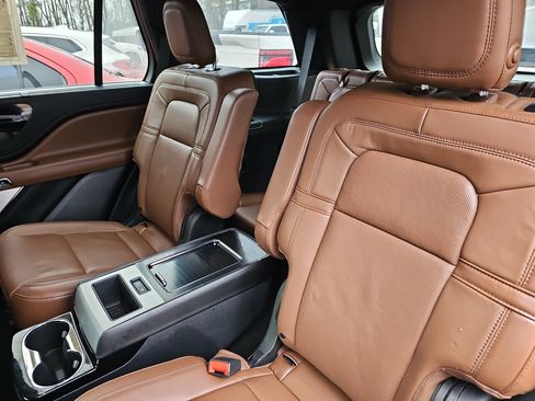 Used 2020 Lincoln Aviator Reserve w/ Equipment Group 201A image 16