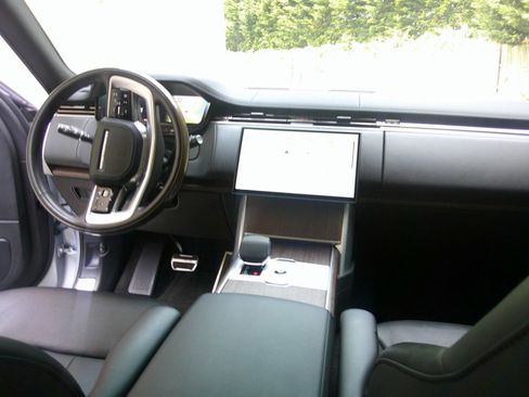 Used 2024 Land Rover Range Rover Long Wheelbase SE AWD/4WD image 19