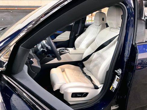 Certified 2026 BMW i5 eDrive40 w/ M Sport Package RWD image 27