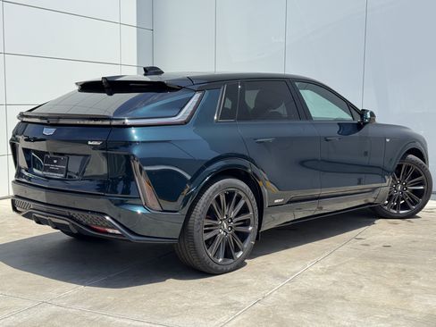 New 2026 Cadillac Lyriq V image 7