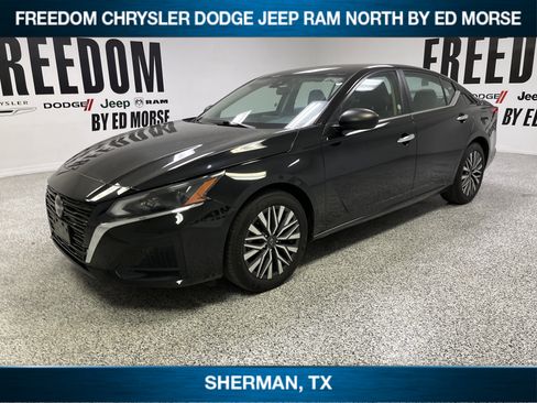 Used 2024 Nissan Altima 2.5 SV image 1