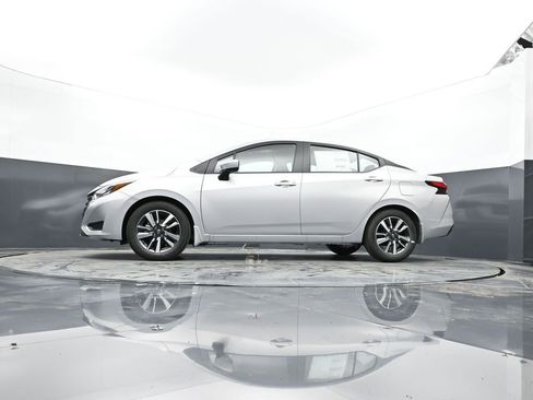 New 2025 Nissan Versa SV w/ Trunk Package FWD image 31
