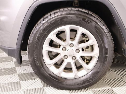 Used 2021 Jeep Grand Cherokee Laredo image 16