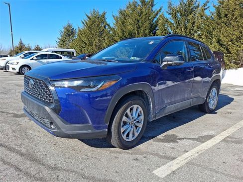 Certified 2025 Toyota Corolla Cross LE image 3