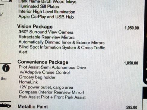 Used 2017 Volvo XC90 T6 Momentum w/ Vision Package image 2