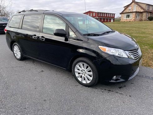 Used 2014 Toyota Sienna XLE image 6