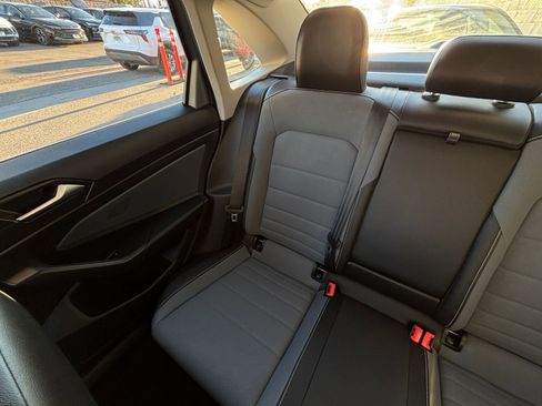 Used 2025 Volkswagen Jetta SE image 39