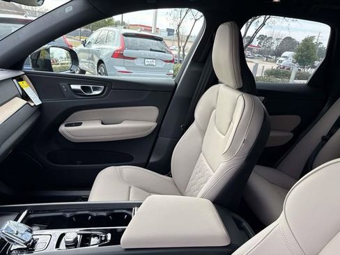 New 2026 Volvo XC60 B5 Plus image 18