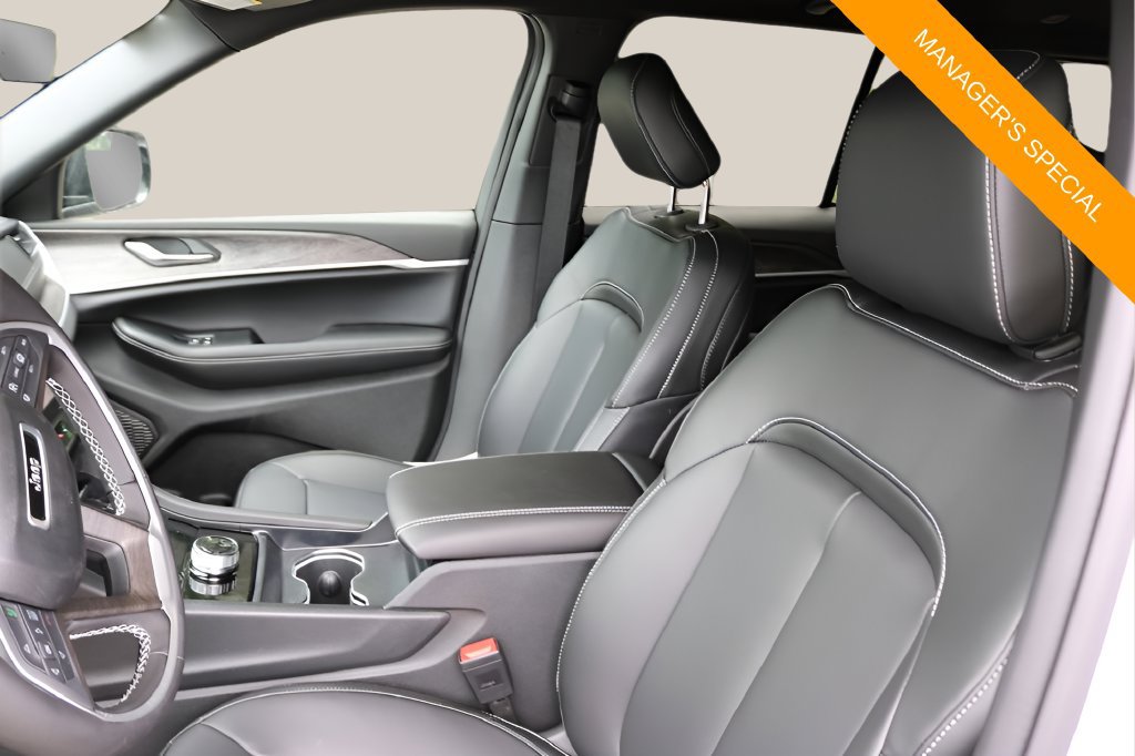 New 2026 Jeep Grand Cherokee Limited RWD image 16