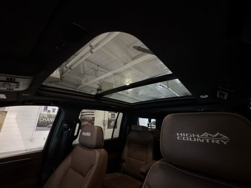 Used 2023 Chevrolet Suburban High Country image 19