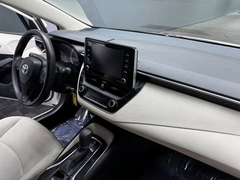Used 2021 Toyota Corolla LE image 53