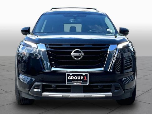 Certified 2025 Nissan Pathfinder Platinum FWD image 4