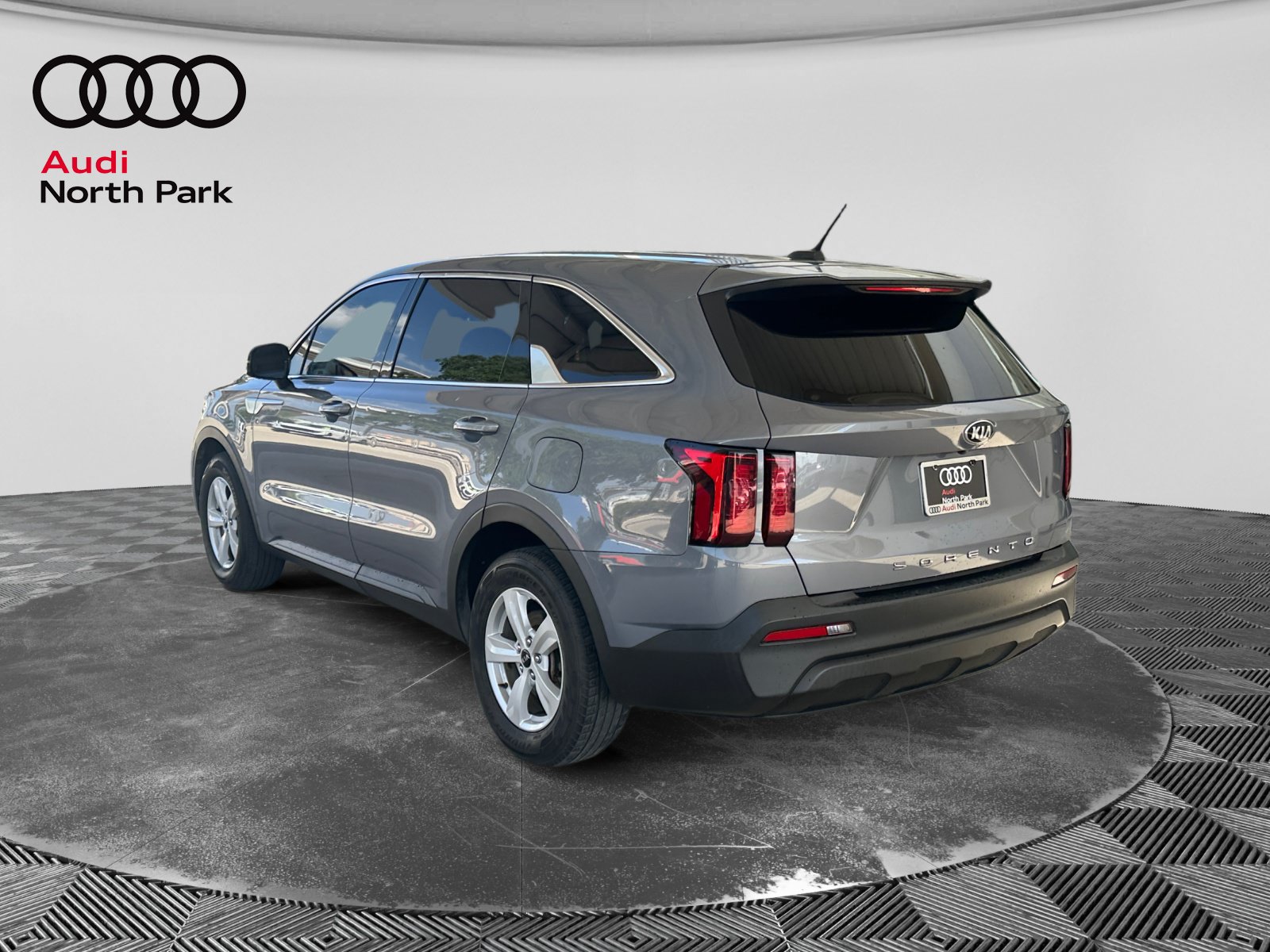 Used 2021 Kia Sorento LX FWD image 3