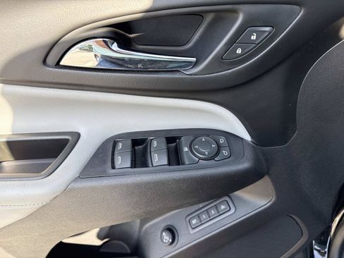 Used 2019 Chevrolet Equinox Premier FWD image 18