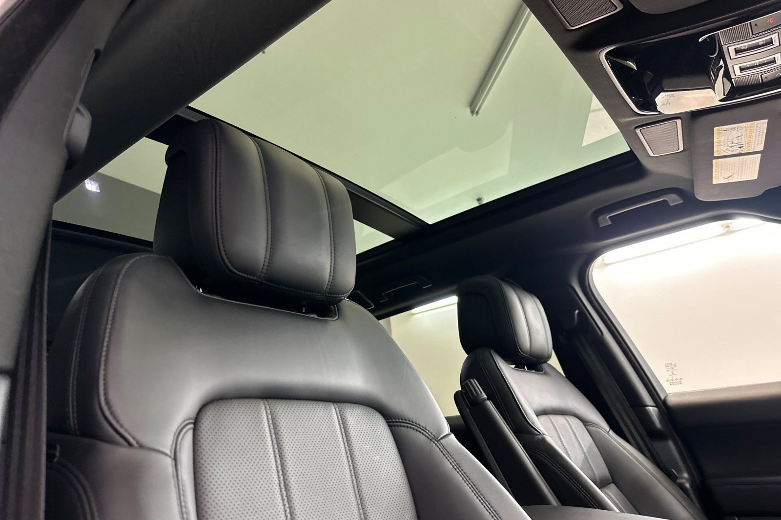 Used 2020 Land Rover Range Rover Sport HSE AWD/4WD image 24